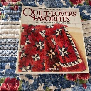 Better Homes and Gardens Quilt-Lovers' Favorites in Red and White